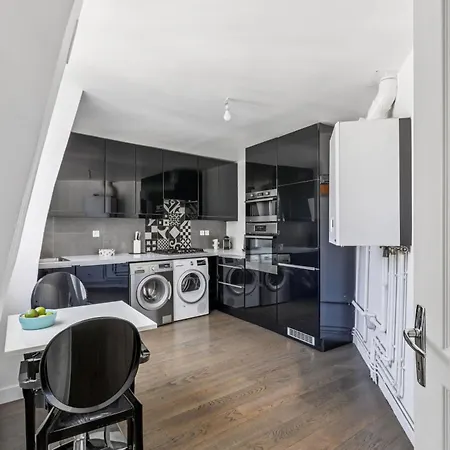 Madeleine & Champs-elysees - 2br - Vacation Apartament *